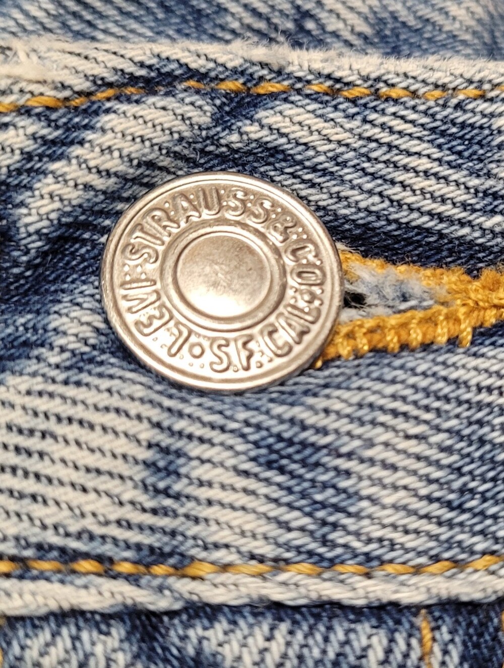 Levi's Vintage Y2K Mid-Wash Blue Cotton Denim Mid-Rise Red Tab Daisy Duke Shorts - Picture 5 of 9